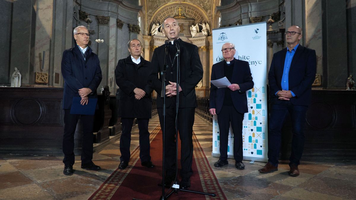Megkezdődnek a munkálatok a pápai nagytemplomban