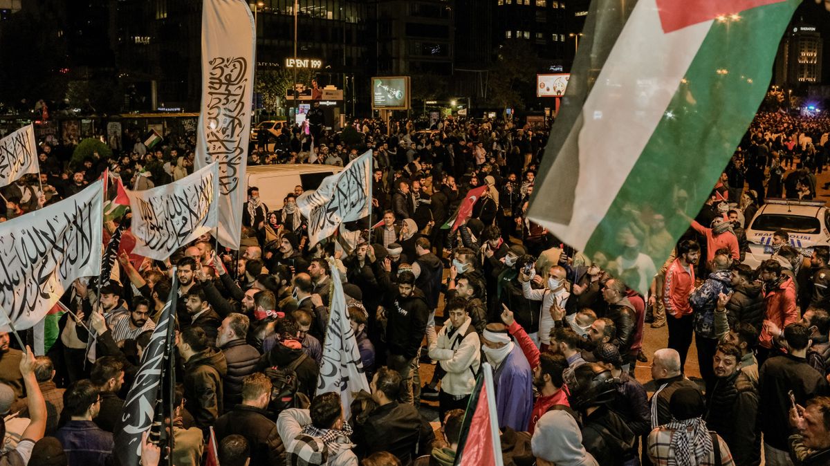 Tüntetéshullám kezdődött a gázai kórházat ért rakétatámadás után - frissül