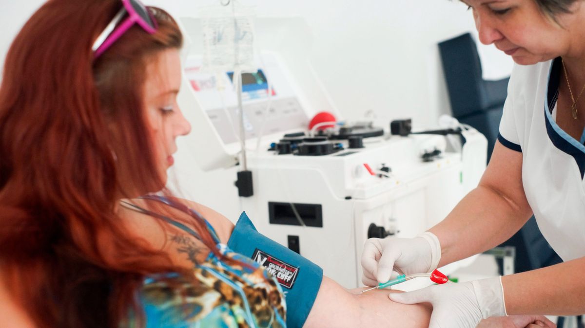 Ajándékkal, nyereményjátékkal várja az először vért adókat az Országos Vérellátó Szolgálat