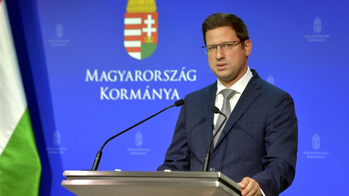 Kövesse nálunk élőben Gulyás Gergely és Csák János sajtótájékoztatóját