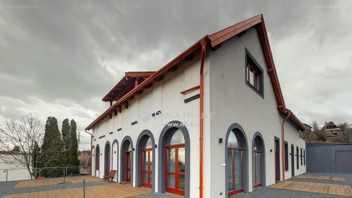 Borospince, vendéglátó-, klubhelyiség, apartman és lakás - egyben!