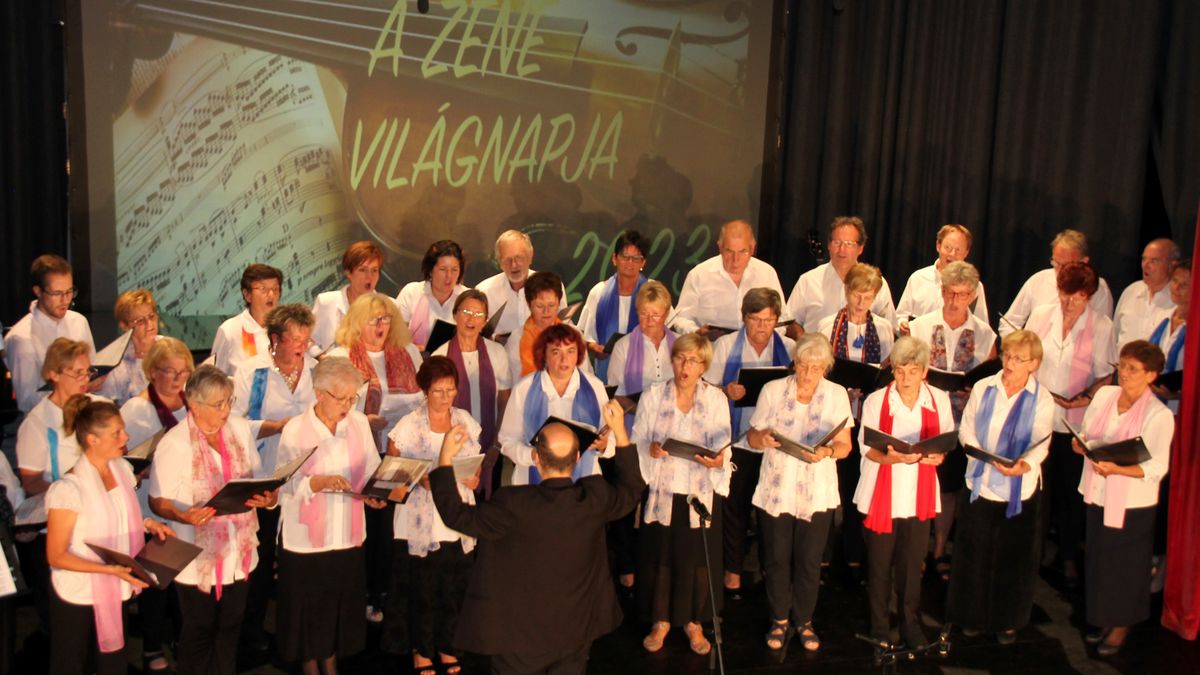 Bemutatkozott a tapolcai vegyeskar