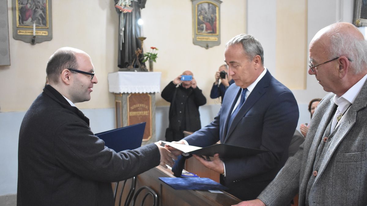 Két díszpolgári címet adtak át Bakonyszentivánon