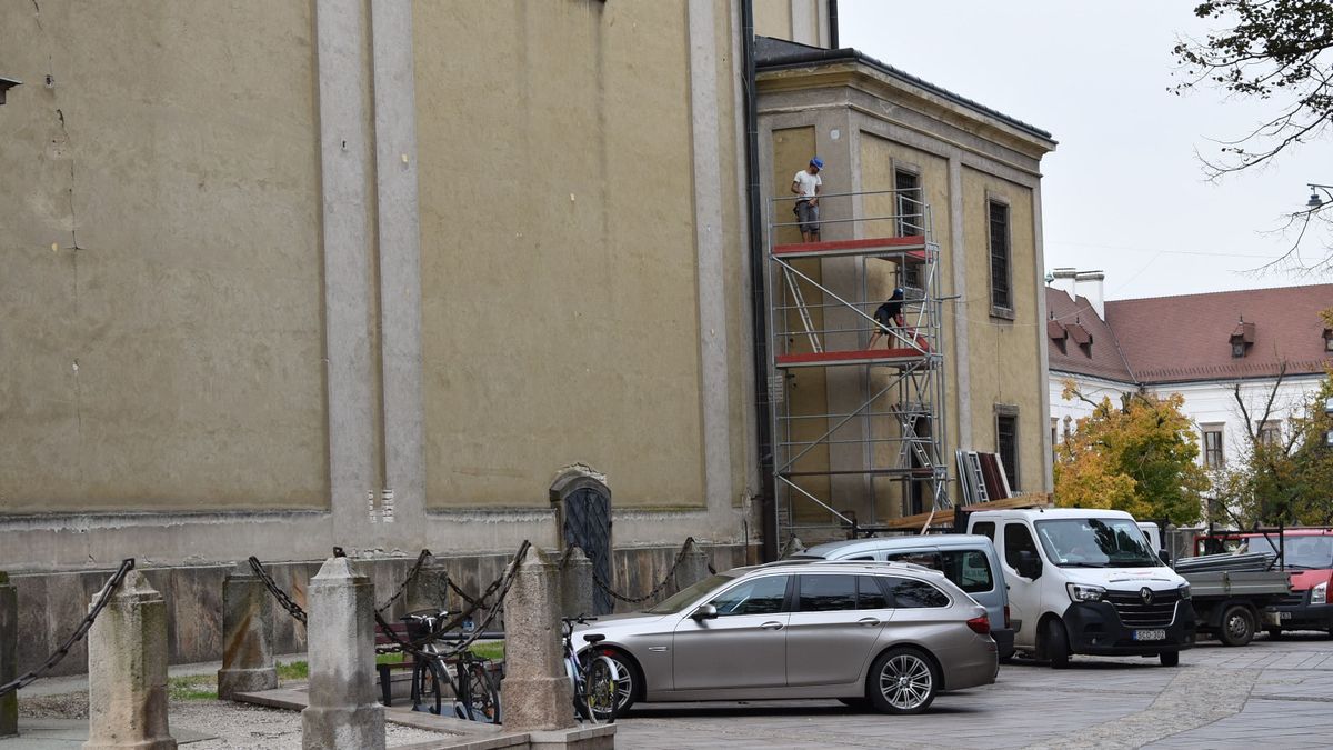 Állványozzák a pápai Nagytemplomot