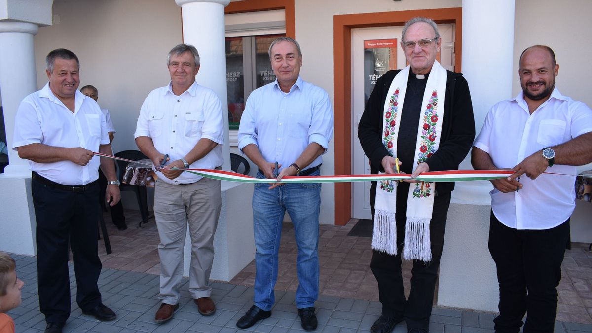 15 év után nyílt új kisbolt Gannán
