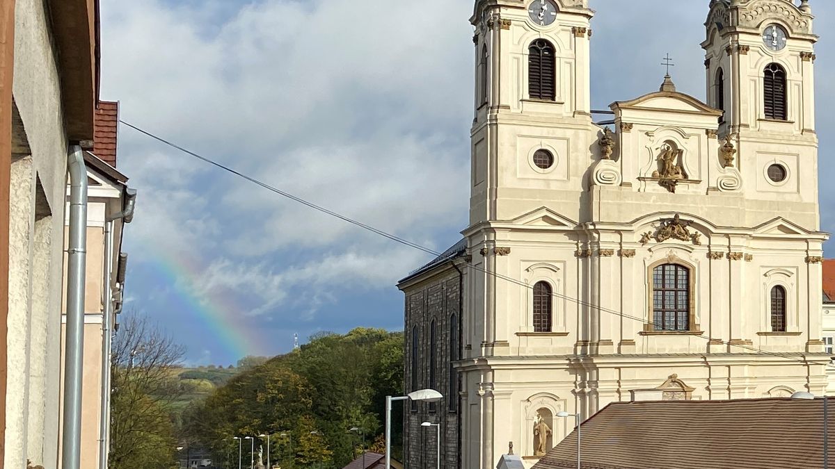 Szivárvány a zirci apátságnál
