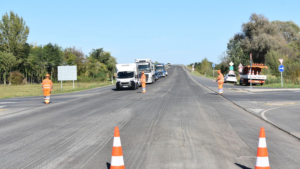 Megkezdődött az aszfaltozás a pápai elkerülőn