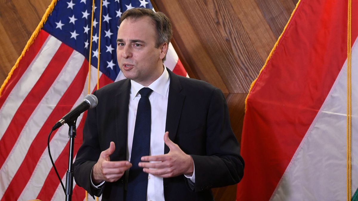Az amerikai nagykövet segíthetett kibújni a szankciók alól egy orosz oligarchának