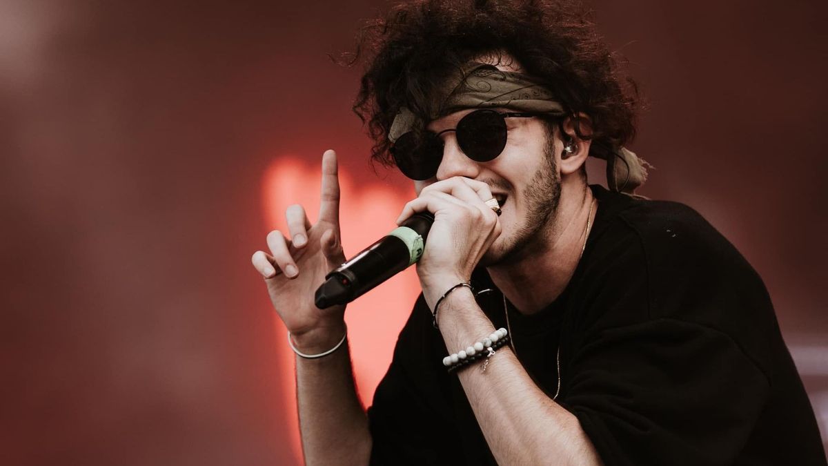 Kiszámolták, mekkora bevételt hoz Azahriahnak a duplakoncert