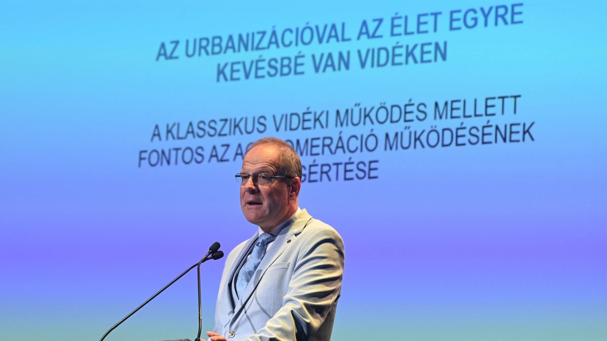 Navracsics Tibor: a vidéket jobb közszolgáltatásokkal, a városokat több nyugalommal kell ellátni