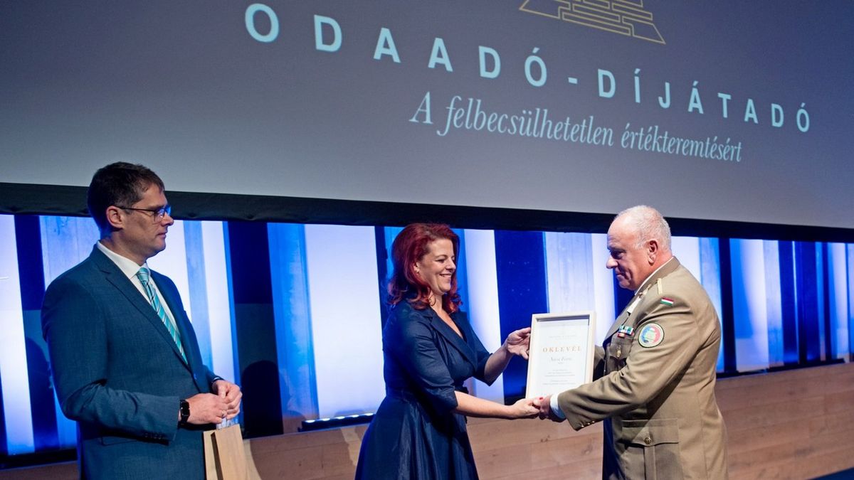 Kitüntették az idős honvédek tapolcai támogatóját