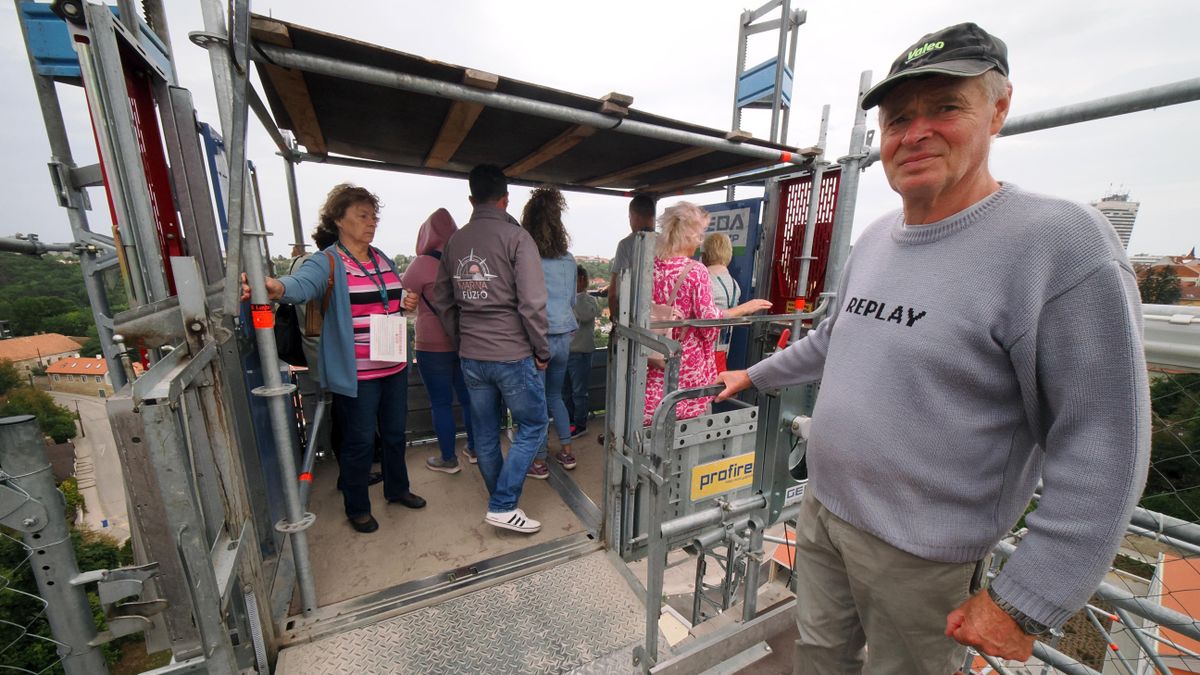 A veszprémi vár állványzatán lifteztünk - videó, fotók