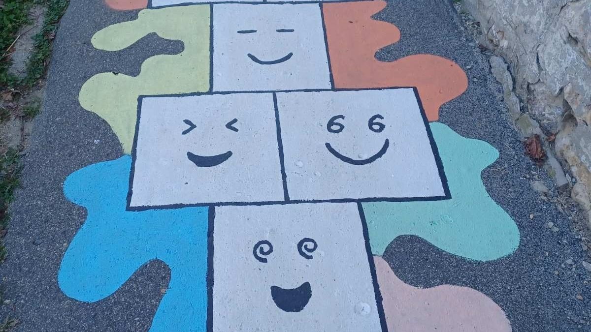 Ábécéhernyó és számsárkány a sulijárdán (képgaléria)