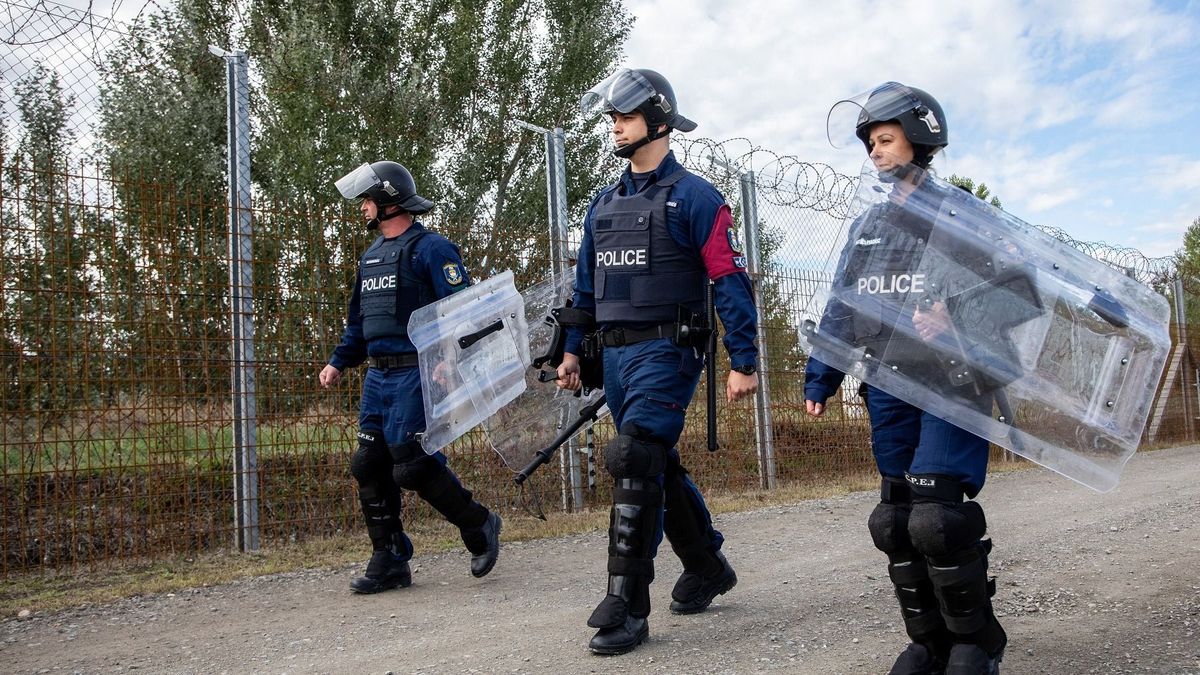 Kocsis Máté: rendszeressé váltak az erőszakos, fegyveres támadások a határnál