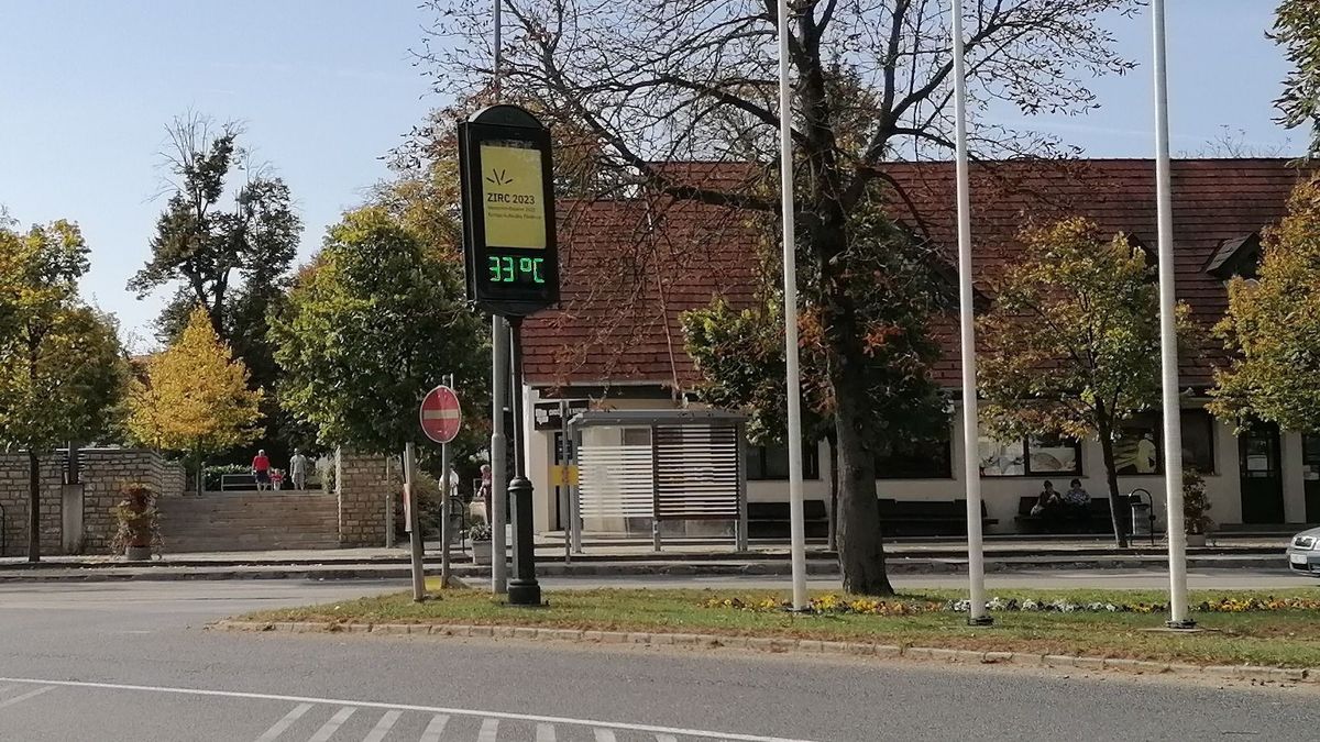 2023. október 13., péntek 13 óra, Zirc: 33 fok