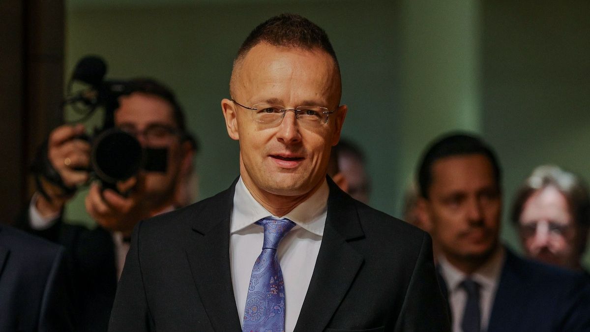 Szijjártó: újabb fűtőelem-szállítmány érkezett, továbbra is garantált a paksi atomerőmű működése (videó)