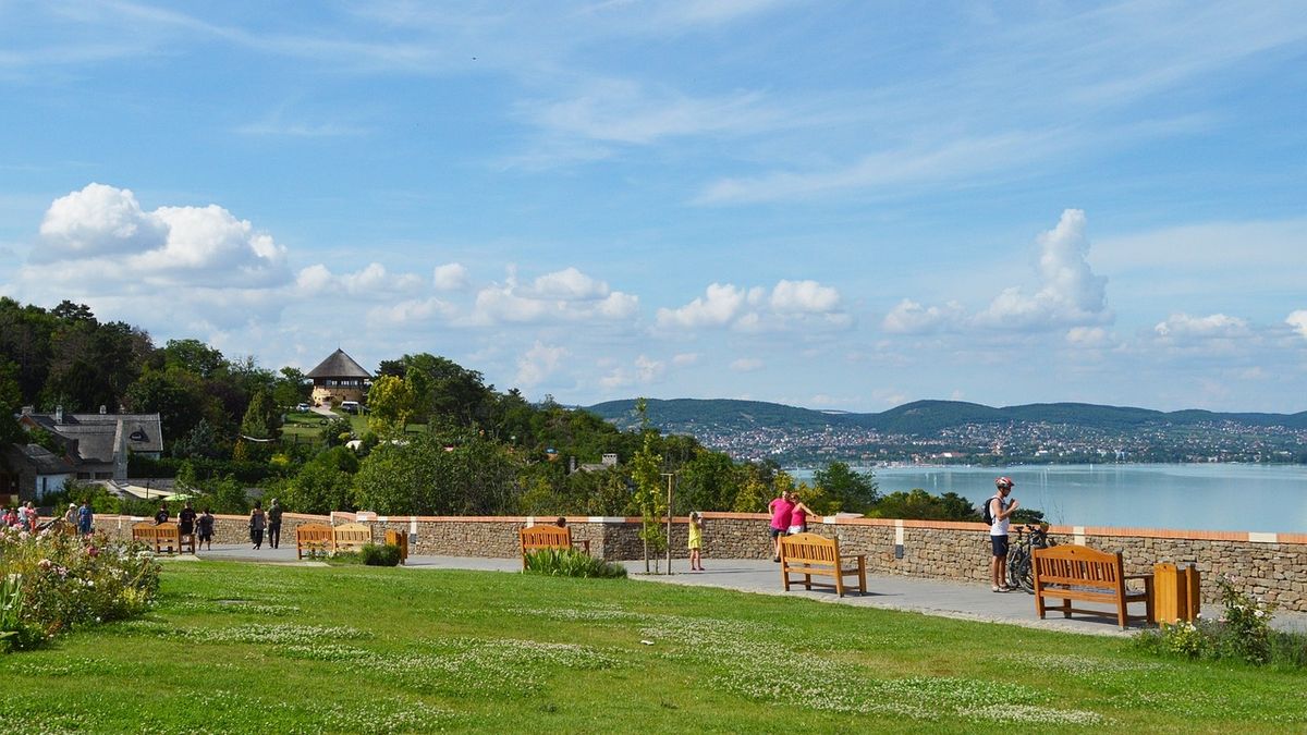 Ősszel is egyre népszerűbb a Balaton, a látogatók Balatonfüredet, Tihanyt, Siófokot és Keszthelyt szeretik a legjobban