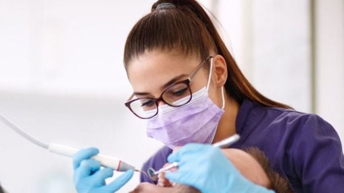 Akkorát hibázott a magyar fogorvos, hogy öngyilkos lett miatta egy angol betege