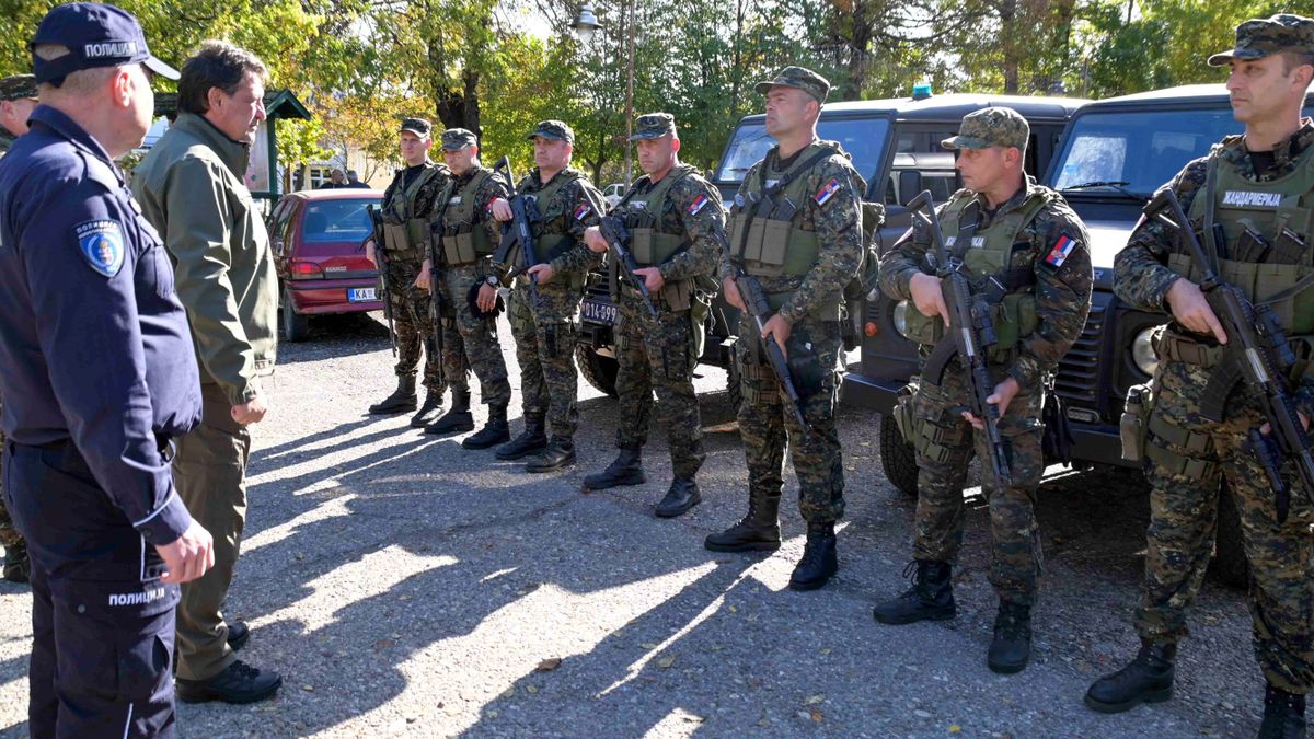 Folyamatosan gyűjti össze a migránsokat a szerb rendőrség Szabadka környékén