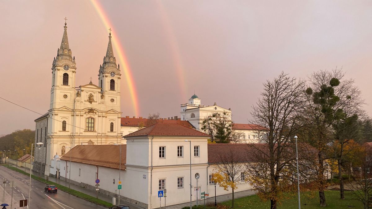 Videón a novemberi csoda: dupla szivárvány lepte meg a zircieket