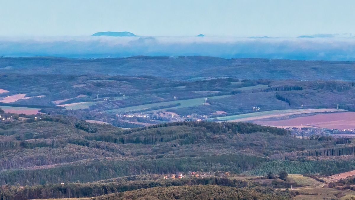 A Mecsekből fotózták le a Balaton-felvidék vulkanikus tanúhegyét