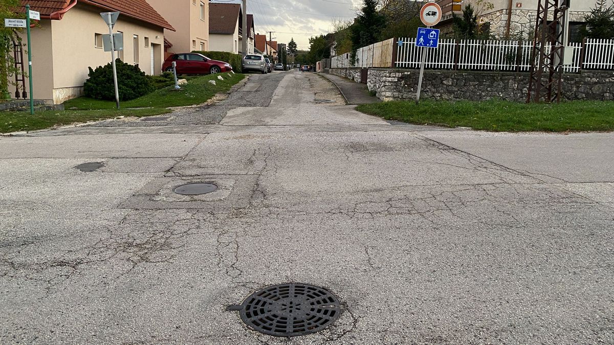 Jó hírt kaptak a Luksz utcaiak: közműcsere után búcsúznak a kátyúk