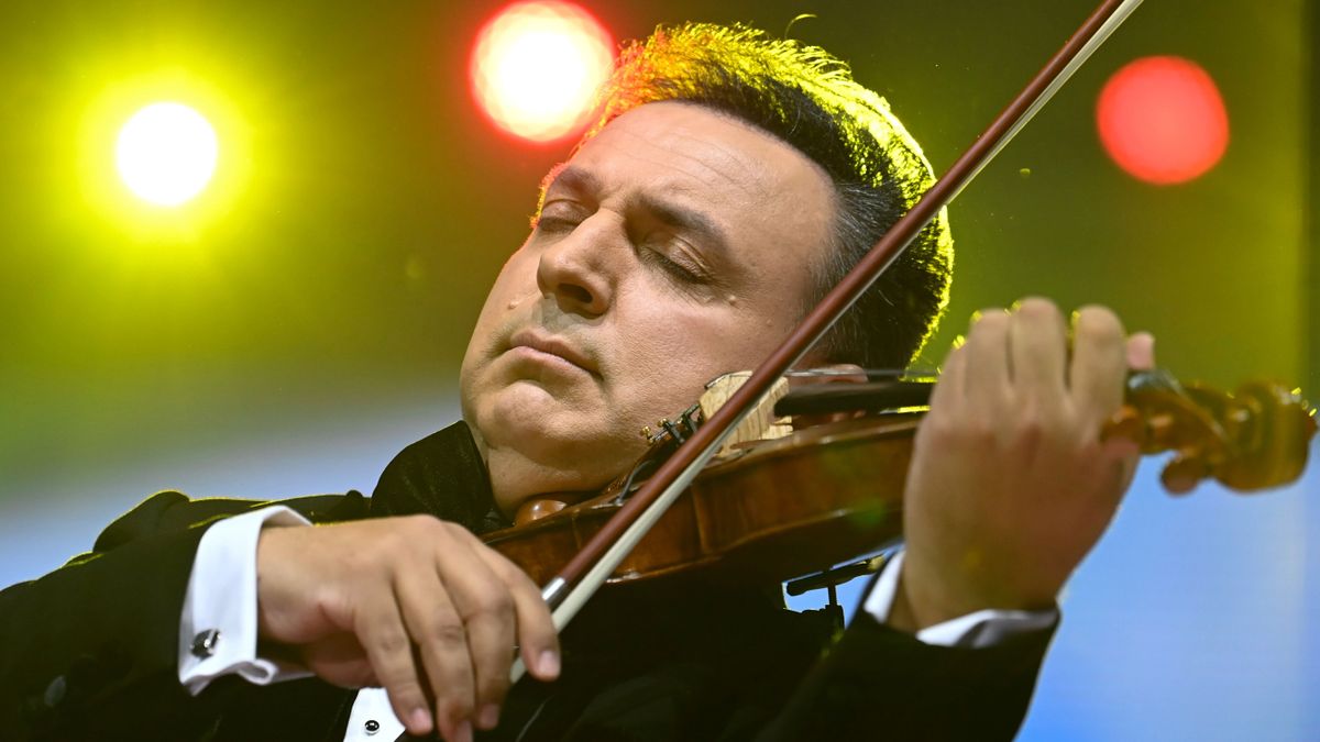 Mága Zoltán New Yorkban, az Orbán Viktorról szóló könyv bemutatóján játszott