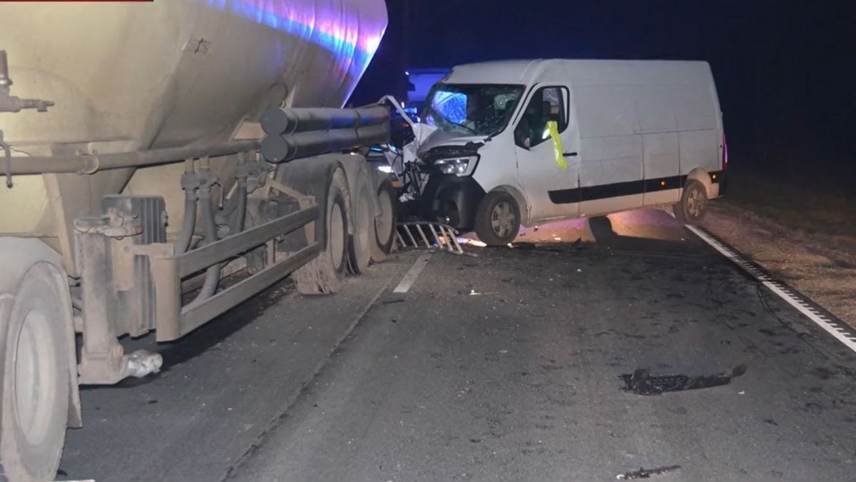 Saját tartálykocsija ütötte el a sofőrt a 8-as úton: bíró elé áll a kamionnak ütköző furgonos