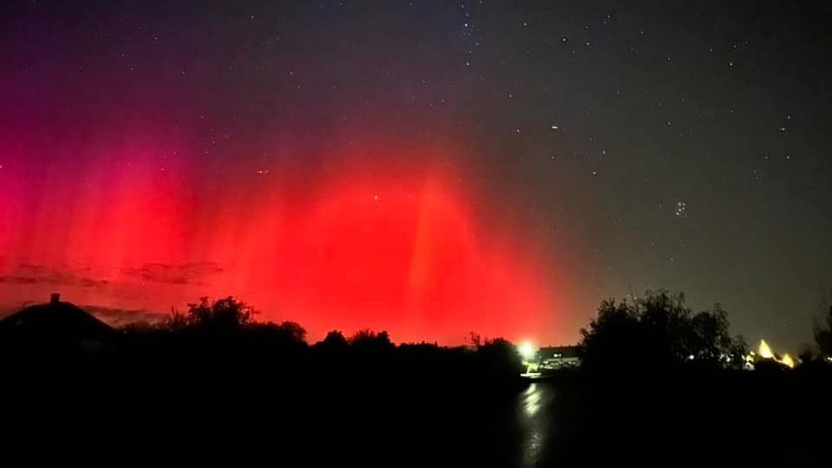 Elképesztő fotók és a magyarázat: ritka erős északi fény ragyogta be a Balaton-felvidéket