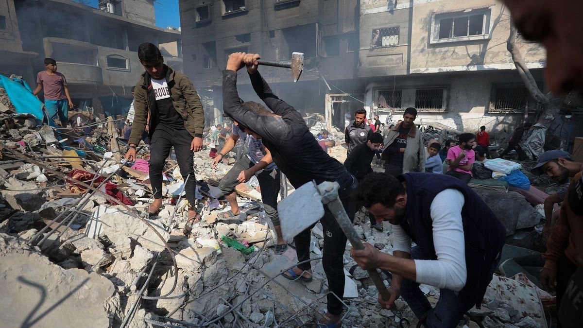 Egy nap alatt 26 humanitárius segélyt szállító teherautó érkezett Gázába – frissül