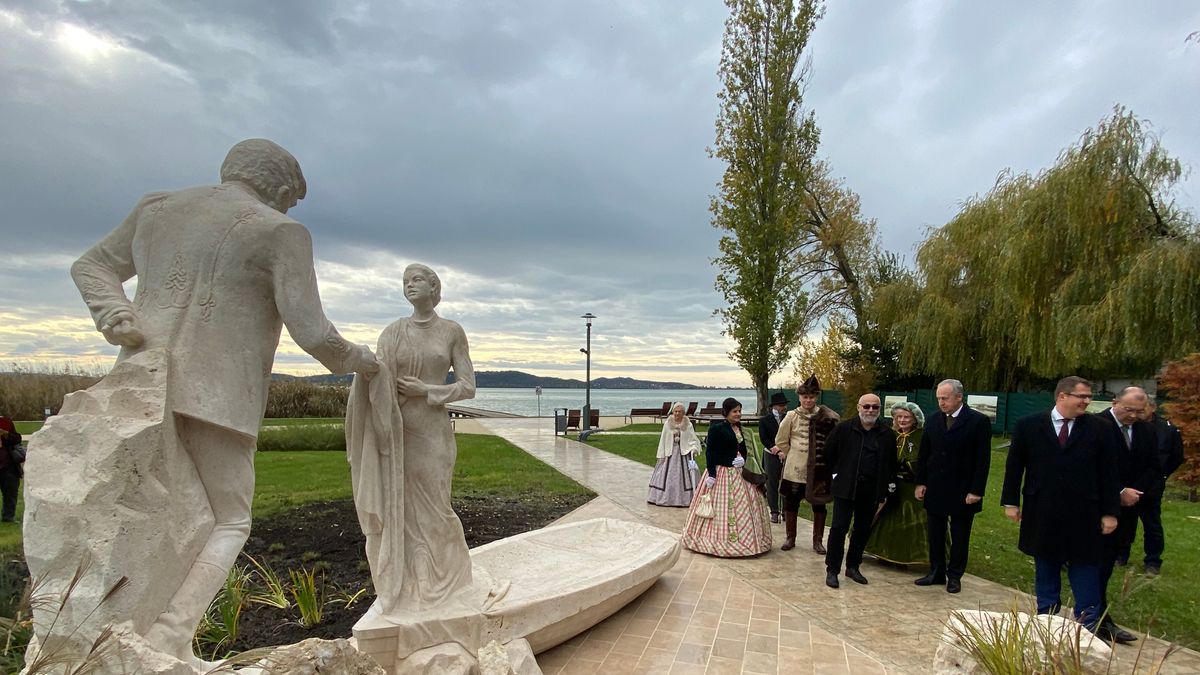 Szoborátadás Balatonfüreden: elegancia és szépség a Balatonnál