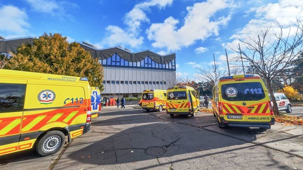 Kiürítették a szombathelyi uszodát, több embert kórházba vittek