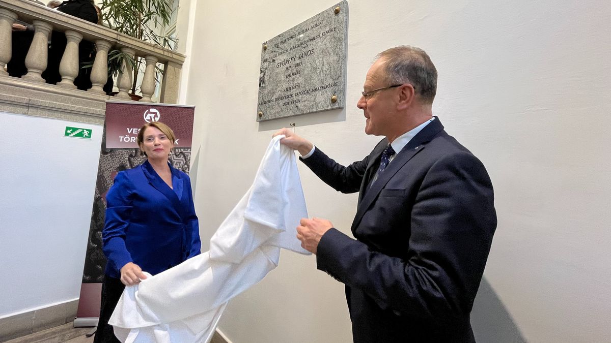 Emléktábla avatás és kiadvány bemutató Tapolcán