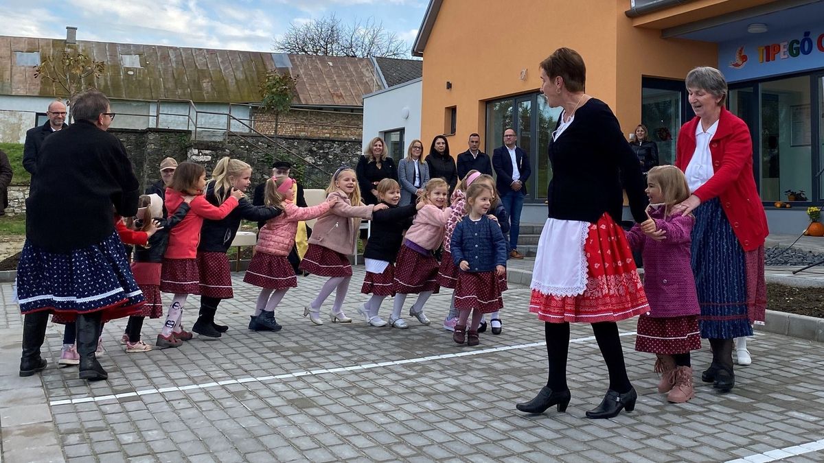 Nézze meg a bölcsődét, ahova mi is beiratkoznánk, és az apróságok táncát! (képek, videó)