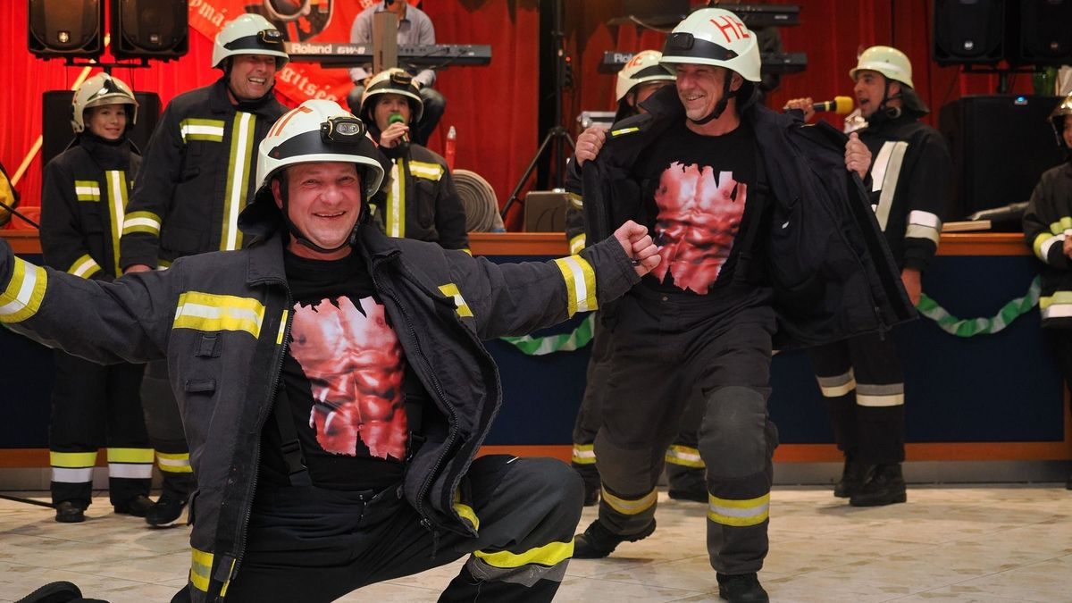 Forró hangulatban báloztak a herendi tűzoltók