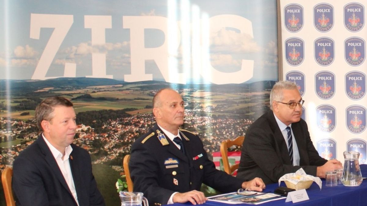 A közlekedés- és a közbiztonság helyzete, valamint az online csalások megelőzése volt a fő téma a zirci fórumon
