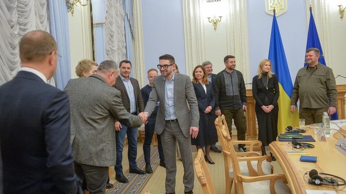 Soros fia úgy tárgyalt Kijevben, mintha az EU megbízottja lenne