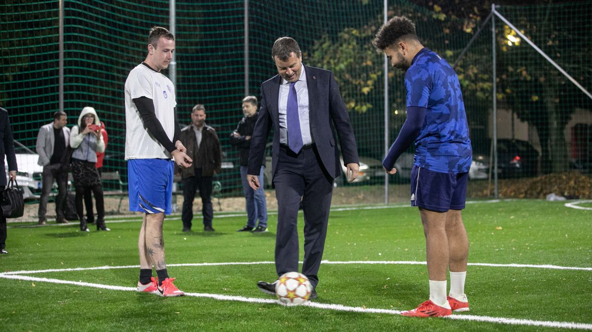 Új műfüves pályával gazdagodott az egyetem (képgaléria)