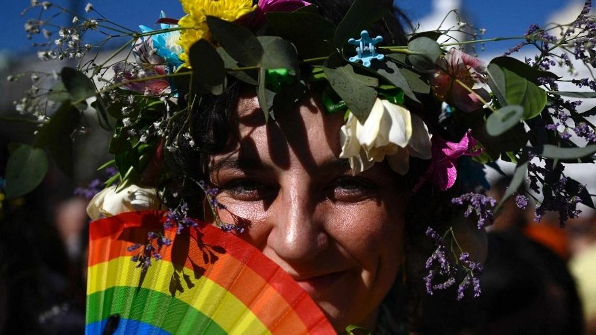 Brüsszel az LMBTQ-befolyásolásra költi az uniós adófizetők euróit