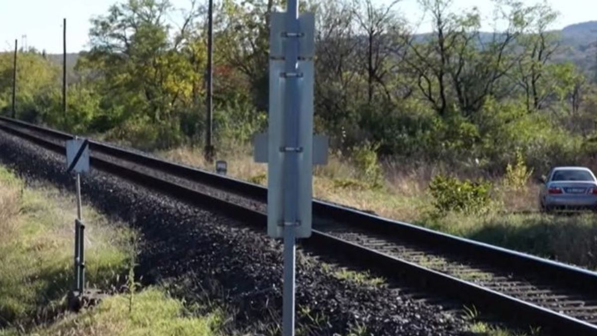 Társai gúnyolták, megalázták a 16 éves sümegi diákot, végül a vonat elé ugrott a fiú - videó