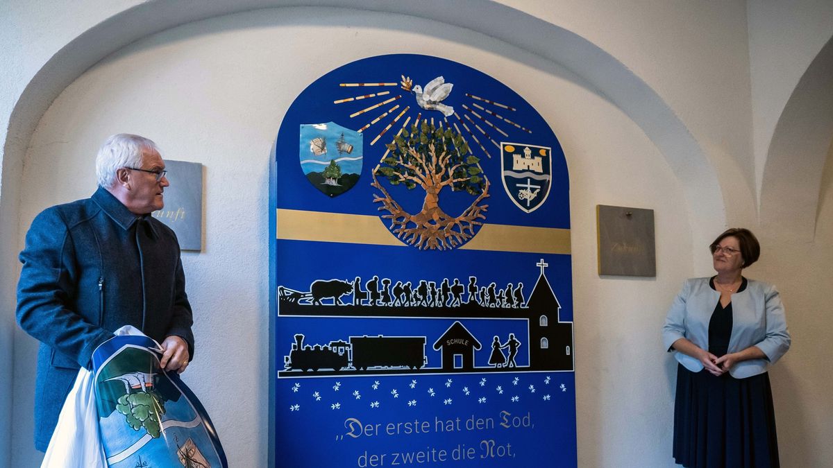 Emlékművet avattak a veszprémi Deutsches Haus udvarán