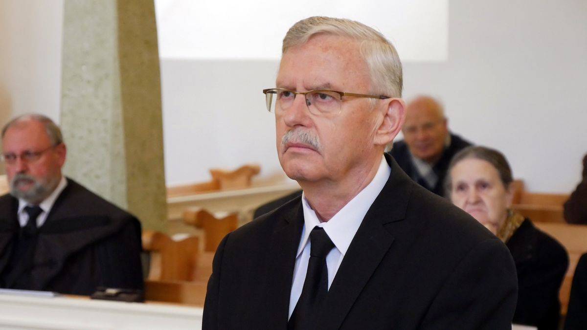 Rangos elismerést vehetett át a Pápai Református Teológia újraindítója