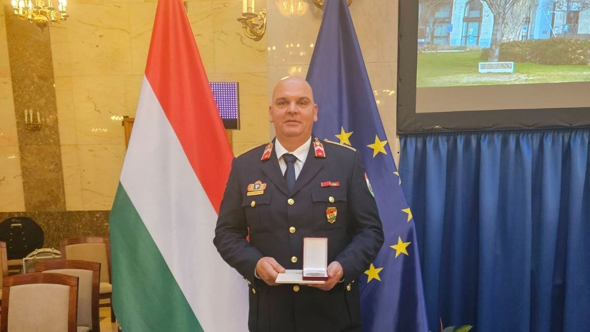 Rendvédelemért emlékérmet kapott a veszprémi rajparancsnok