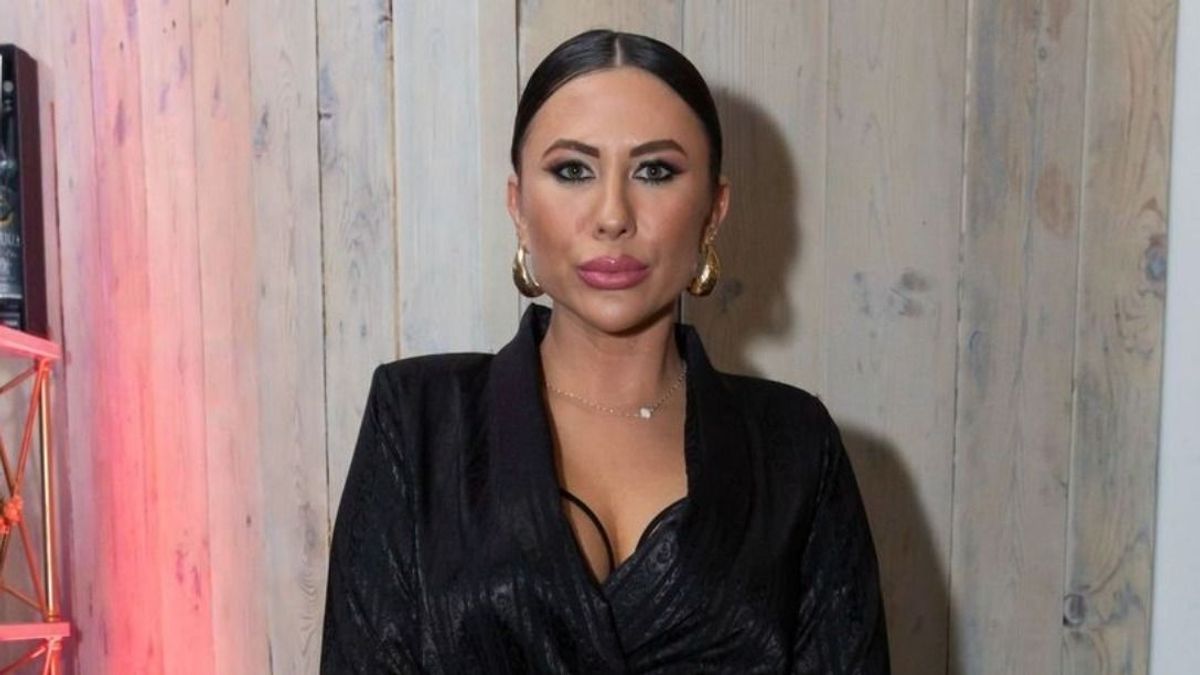 Megyeri Csilla apró miniszoknyája majdnem mindent megmutat