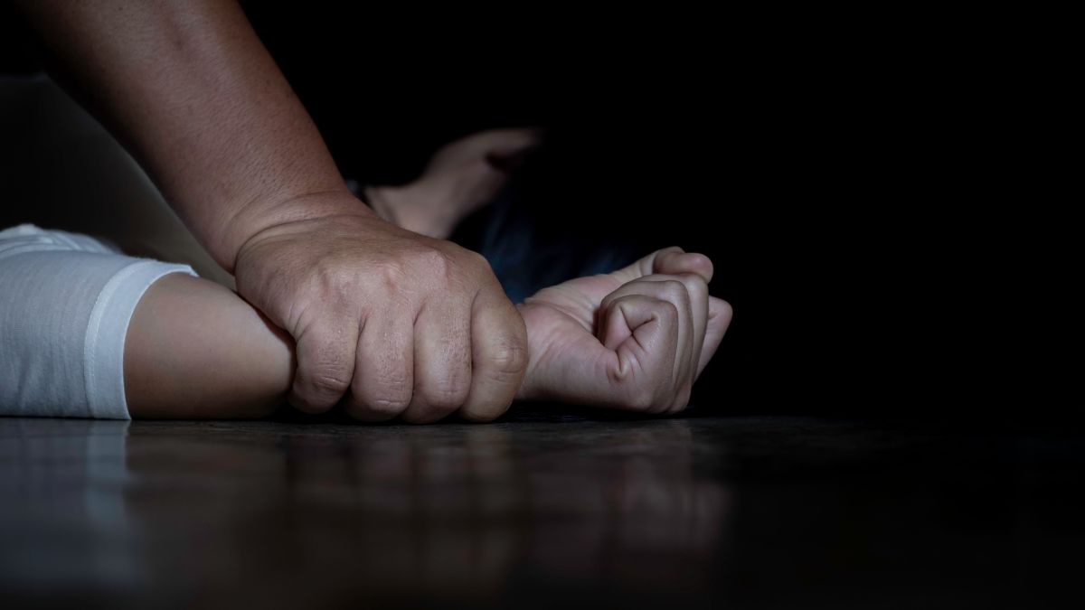 Évekig molesztálta kiskorú mostohalányát a férfi, ítéletet hirdettek az ügyben