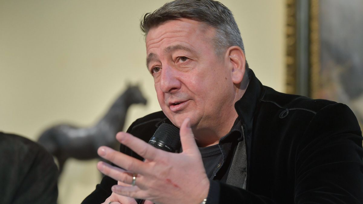 Bayer Zsolt: az emberek többsége normális, de a mainstream nyugati politikusok nagy része idióta (videó)