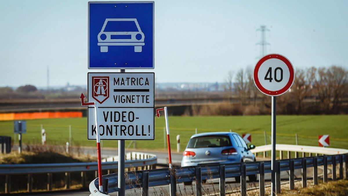 Péntektől lehet kapni a 2024-es autópálya-matricákat