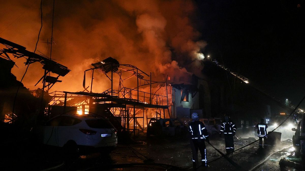 Ukrán rakétacsapás ért egy orosz lőszerraktárt (videó) – frissül