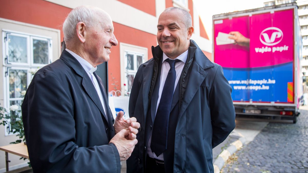 Idősgondozásban élőknek ad higiéniai papírterméket a Vajda-Papír a Máltai Szeretetszolgálattal együttműködésben