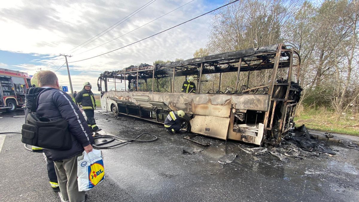 Veszprémből indult a busz, amely kigyulladt a 6-os főúton